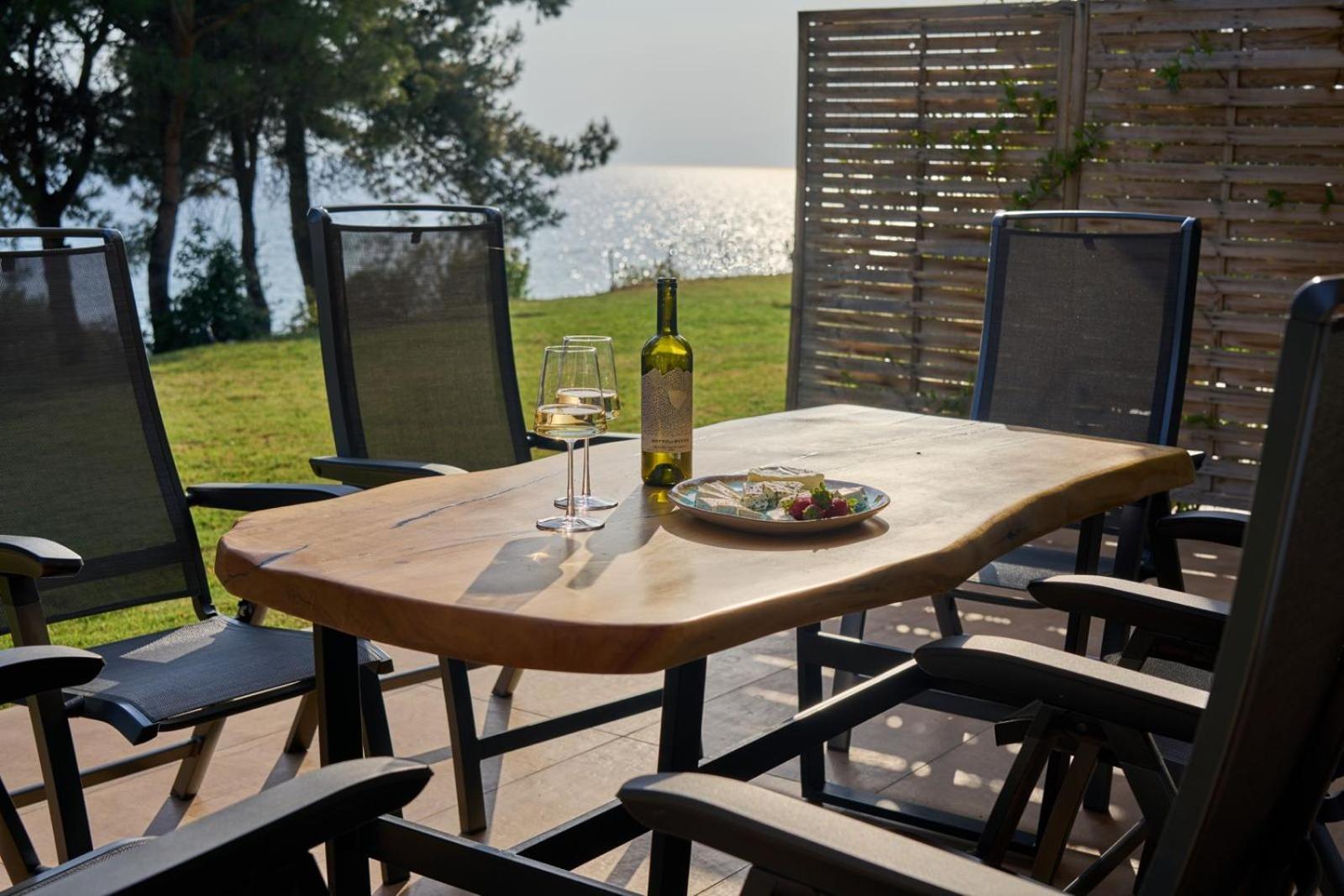 Summerday Villa Private Beach Nea Iraklia Esterno foto