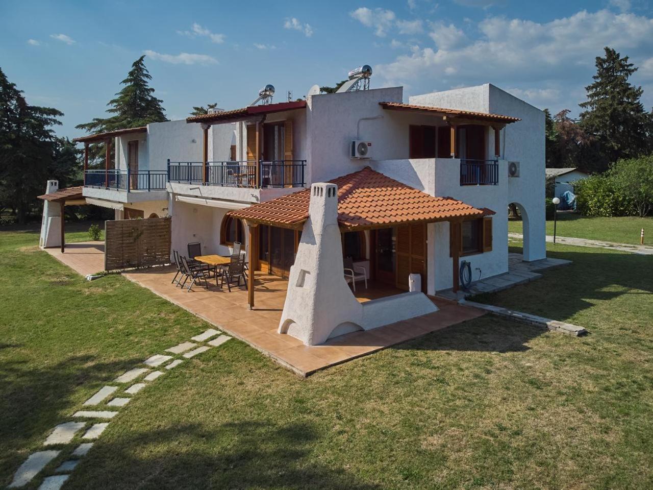 Summerday Villa Private Beach Nea Iraklia Esterno foto
