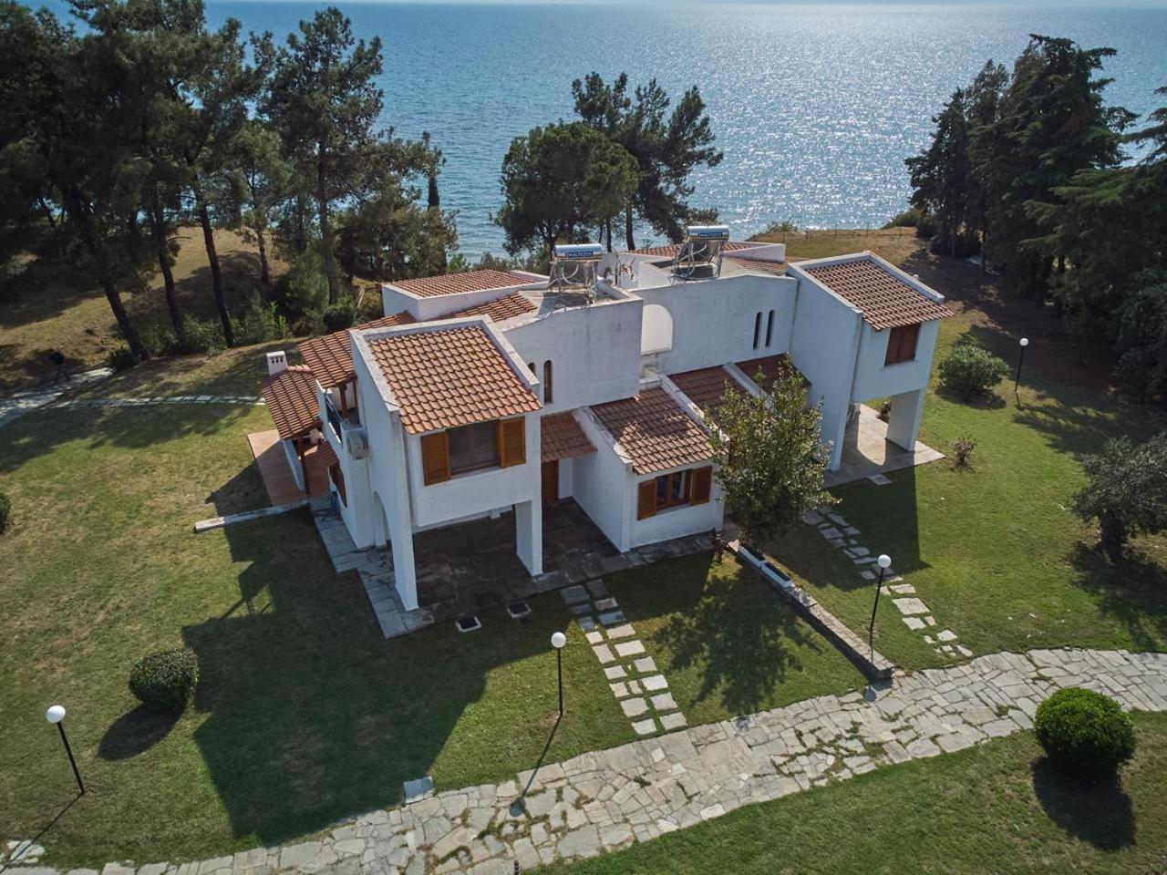 Summerday Villa Private Beach Nea Iraklia Esterno foto