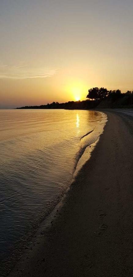 Summerday Villa Private Beach Nea Iraklia Esterno foto