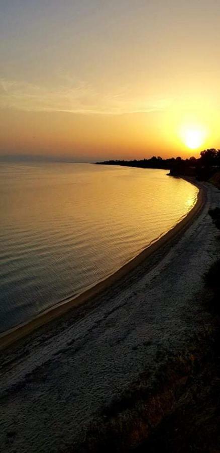Summerday Villa Private Beach Nea Iraklia Esterno foto