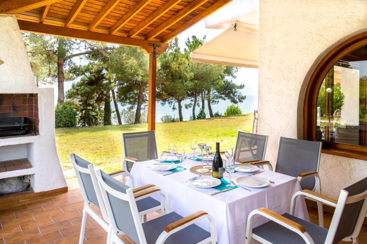 Summerday Villa Private Beach Nea Iraklia Esterno foto