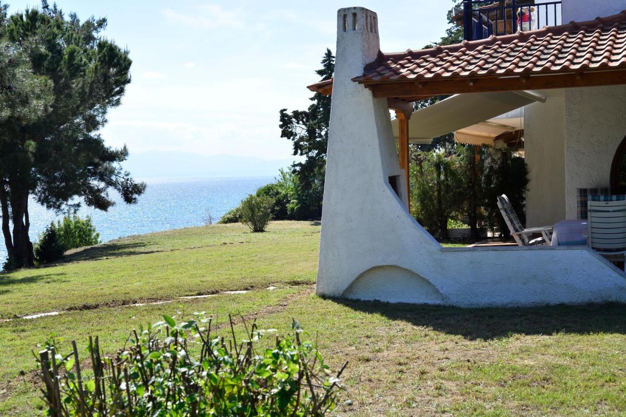 Summerday Villa Private Beach Nea Iraklia Esterno foto